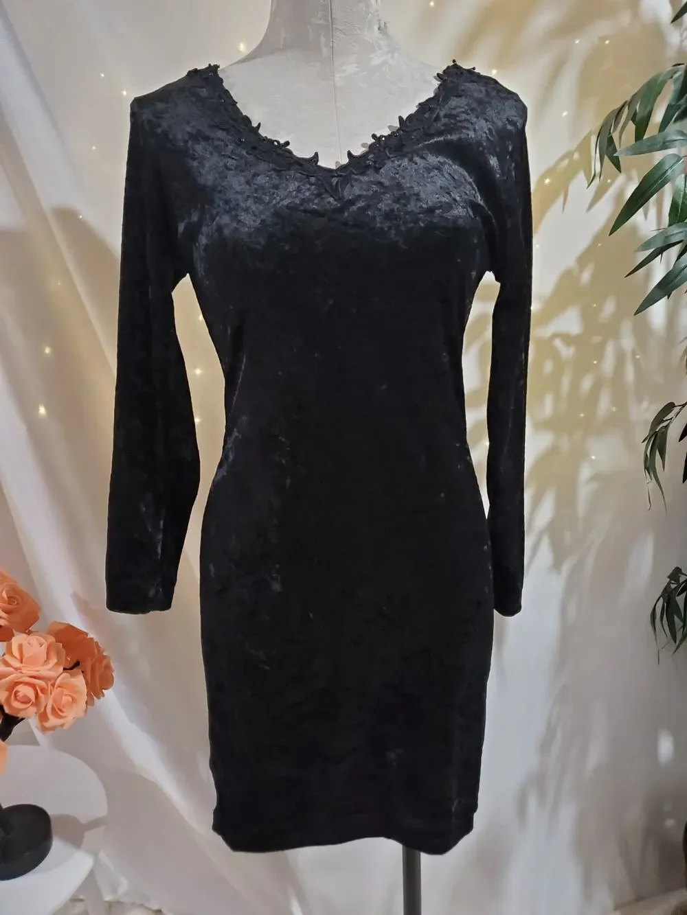 Vtg 90s Molly Malloy Crushed Velvet Bead Lace V-Neck Sheath Dress 4P Whimsigoth